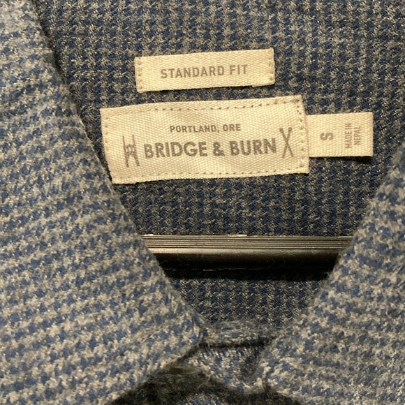 Bridge and Burn Men's Small Blue Patterned Long Sleeved Flannel Button-Up Shirt - Picture 3 of 5